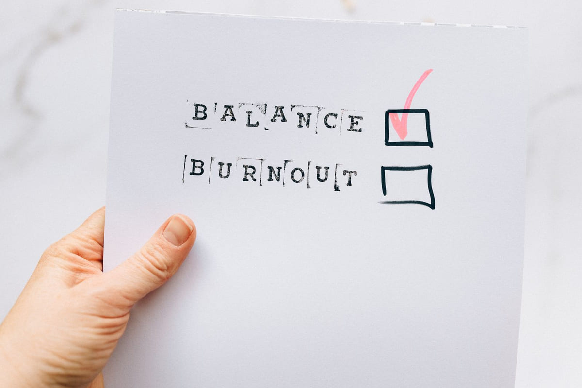 Burnout กับความเหนื่อยล้าธรรมดา: เมื่อความเครียดไม่ใช่แค่เรื่องปกติ แต่เป็นสัญญาณอันตรายที่หลายคนมองข้าม